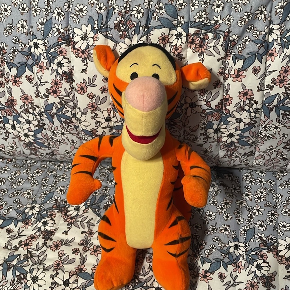 Tigger Plush from Winnie the Pooh Disney 13”, Mattel-excellent condition